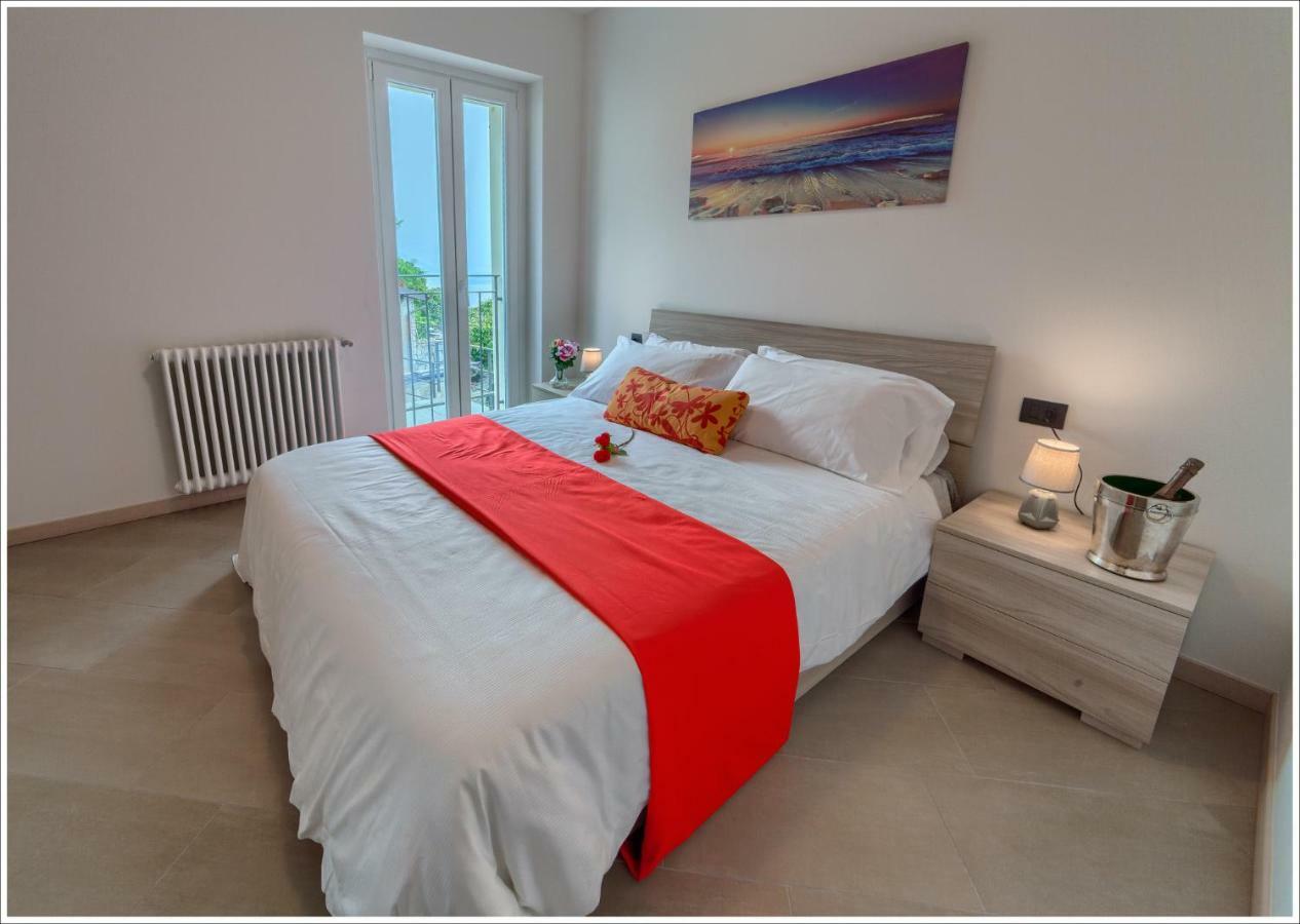 Lake View Terrace Villa Vercana ภายนอก รูปภาพ