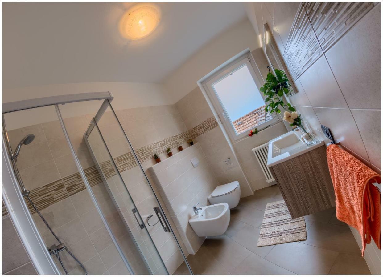 Lake View Terrace Villa Vercana ภายนอก รูปภาพ