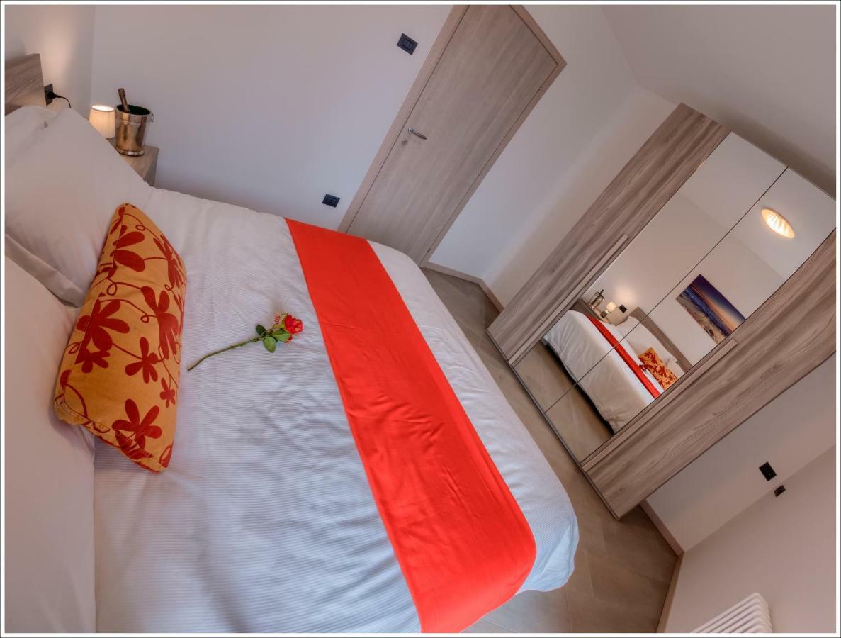 Lake View Terrace Villa Vercana ภายนอก รูปภาพ