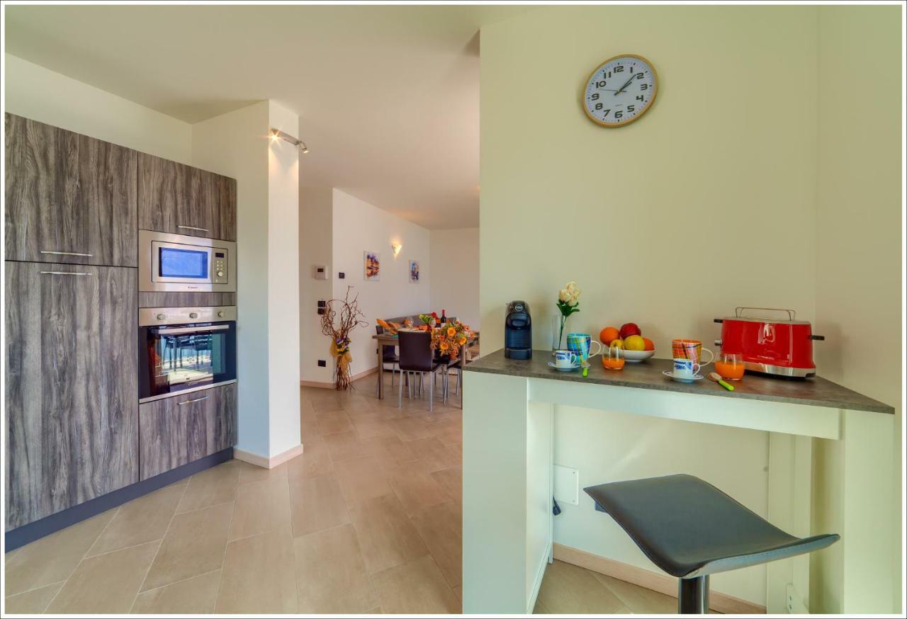 Lake View Terrace Villa Vercana ภายนอก รูปภาพ